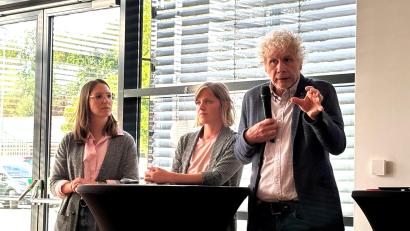 Bild: Holger Stiegler
Zweiter Vorsitzender Wolfgang Lippert und Geschäftsführerin Lisa Kukla (Mitte) vom Oberpfälzer Kulturbund sowie Nina Lang vom Kemnather Stadtmarketing informierten über die Oberpfälzer Kulturtage 2027.