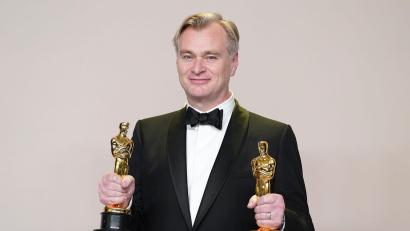 Bild: Jordan Strauss/Invision via AP/dpa
Hollywood-Regisseur Christopher Nolan befürchtet nach eigener Aussage, dass ein Smartphone ihn süchtig machen würde. (Archivbild)
