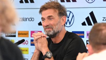 Bild: Jennifer Brückner/dpa
Jürgen Klopp bei der Präsentation als Bundestrainer.