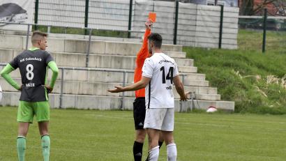 Archivbild: Hubert Ziegler
Nach der Roten Karte gibt's die Spielsperre schon länger. Nun müssen Akteure auf Verbandsebene auch nach fünf Gelben Karten und einer Gelb-Roten pausieren.
