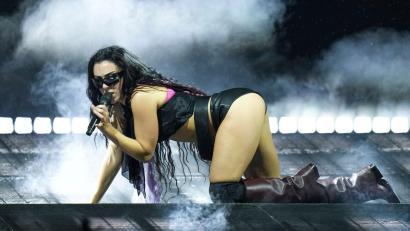 Bild: Scott A Garfitt/Invision via AP/dpa
Eine der angesagtesten Popstars derzeit: Charli XCX. (Archivbild)