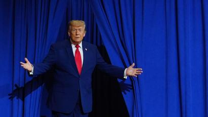 Bild: Julia Demaree Nikhinson/AP/dpa
US-Präsident hat eine neue rechtliche Basis für Zölle gefunden.
