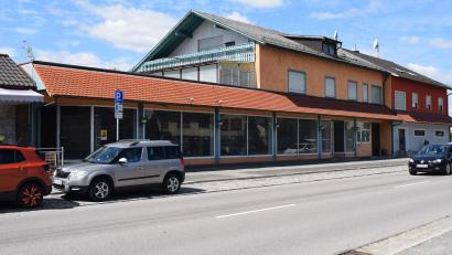Bild: Richard Braun
Der Leerstand in der "Neue Amberger Straße" wird auch weiterhin bestehen bleiben. Eine Umnutzung als Fitnesscenter wurde auf Eis gelegt.