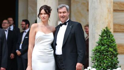 Bild: Daniel Karmann/dpa
CSU-Politiker Markus Söder und seine Tochter Gloria-Sophie Burkandt geben derzeit Einblick in ihre Vater-Tochter-Beziehung. (Archivbild)