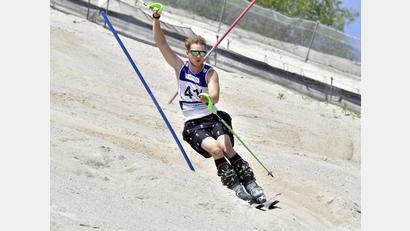 Archivbild: Hubert Ziegler
Titelverteidiger Max Straub in seinem Element: Der Allgäuer geht am kommenden Wochenende bei der Sandski-EM am Monte Kaolino erneut auf Titeljagd.