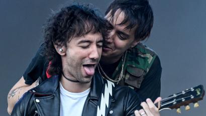 Bild: Britta Pedersen/dpa
Albert Hammond Jr. und Julian Casablancas 2022 in Berlin. (Archivbild)