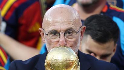 Bild: Li Ming/XinHua/dpa
Spaniens Nationaltrainer Luis de la Fuente hat sich zum Auftreten der Argentinier im WM-Finale geäußert. (Archivbild)