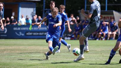 Bild: Dieter Jäschke
Das war das 1:0 für den SV Etzenricht: Bastian Schreml zieht aus 13 Metern ab und der Ball landet im Tor der SpVgg SV Weiden II.