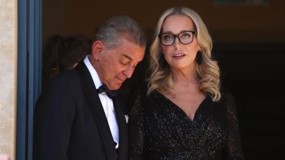 Bild: Karl-Josef Hildenbrand/dpa
Katharina Wagner und Michel Friedman stehen vor dem Start der Festspiele am Königsportal.