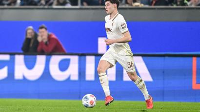 Bild: Harry Langer/dpa
Mert Kömür erzielte für den FC Augsburg das 1:1 im Test gegen Saarbrücken. (Archivbild)