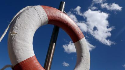 Symbolbild: Karl-Josef Hildenbrand/dpa
Nach einem Badeunfall im Freibad Naila befindet sich ein 8-Jähriger in kritischem Zustand im Krankenhaus.