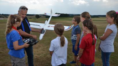 Archivbild: Elisabeth Dobmayer
Am 1. August steht das Modellflugzeugliegen in Vohenstrauß auf im Kinderferienprogramm.