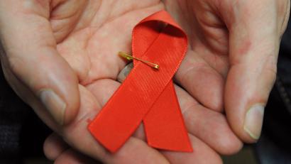 Bild: Arne Dedert/dpa
Ärzte ohne Grenzen fordert einen drastisch niedrigeren Preis für das Medikament Lenacapavir zur Vorbeugung einer HIV-Infektion. (Symbolbild)