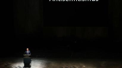 Bild: Daniel Löb/dpa
Friedman bei seiner Rede im Festspielhaus.