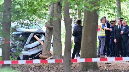 Bild: Sebastian Gollnow/dpa
Bundesinnenminister Alexander Dobrindt äußerte sich am Tatort zum Ermittlungsstand.