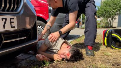 Bild: Heike Unger
Mit Kunstblut geschminkte "Verletzte": Auch das gab es beim Ausbildungstag der Amberger Feuerwehren zum Thema Katastrophenschutz.