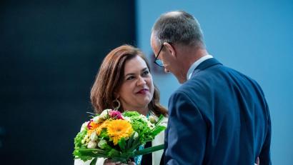 Bild: Michael Kappeler/dpa
CDU-Chef Friedrich Merz sucht sich Franziska Hoppermann als neue Generalsekretärin aus