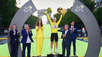 Bild: Bernard Papon/Pool L’Equipe/AP/dpa
Tadej Pogacar hat zum fünften Mal die Tour de France gewonnen.