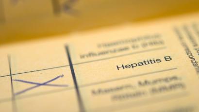 Bild: Daniel Naupold/dpa
Die bayerische Gesundheitsministerin Judith Gerlach wirbt für die Hepatitis-Impfung. (Archivbild)