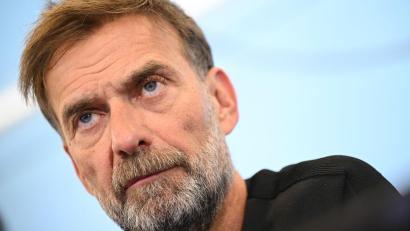 Bild: Florian Wiegand/dpa
Bundestrainer Jürgen Klopp hat sich für die Absage seines geplanten Auftritts beim Internationalen Trainerkongress entschuldigt.