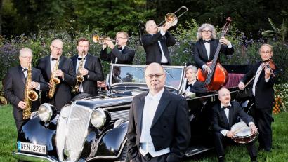 Bild: Uli Zrenner Wolkenstein
Peter Wittmann und das Ballhausorchester laden zu einer Sommernacht der „Roaring Twenties“ ein.