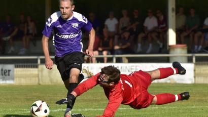 Bild: Hans Mark
Klare Sache: Der SV Detag Wernberg um Spielertrainer Thimo Luff (links) setzte sich gegen den SV Diendorf mit 4:1 durch.