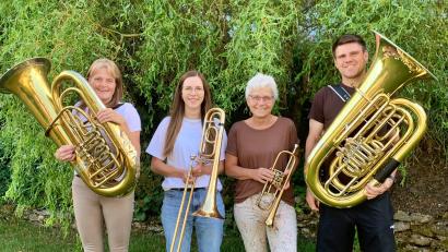 Bild: Heidi Kurz
Von links. Manuela, Miriam, Bettina und Stefan vom Königsteiner Posaunenchor beteiligen sich am Weltrekordversuch in Nürnberg
