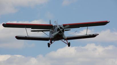 Bild: Konrad Rosner
Der Doppeldecker Antonov An-2 beim Landeanflug in Tirschenreuth.