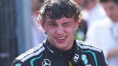 Bild: Darko Vojinovic/AP/dpa
Kimi Antonelli will die Konkurrenz nach der Sommerpause wieder nass machen.