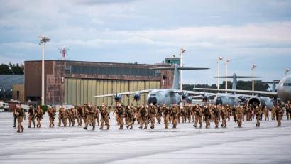 Bild: Daniel Reinhardt/dpa
Nach der Rückkehr der Bundeswehr aus Afghanisan gibt es den Verdacht, dass einige Soldaten in Kabul Diebstähle begangen haben könnten. (Archivbild)
