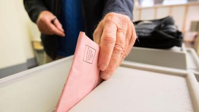 Symbolbild: Julian Stratenschulte/dpa
In den Wahlkreisen Weiden, Schwandorf und Regensburg wird es bei der nächsten Wahl sicher Veränderungen geben.