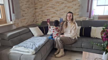 Archivbild: Eva Kreuzer
Es ist geschafft. Max bekommt nach einem langen Kampf seinen Pass. Er und seine Pflegemutter Jutta Dornbusch können aufatmen.