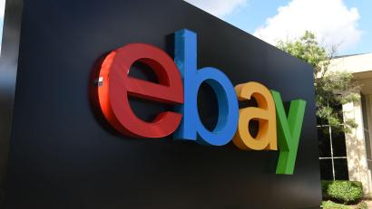 Bild: Andrej Sokolow/dpa
Ebay zahlt mehr als 50 Millionen Dollar, weil Mitarbeiter der Online-Handelsplattform vor Jahren versuchten, ein Blogger-Ehepaar einzuschüchtern. (Archivbild)