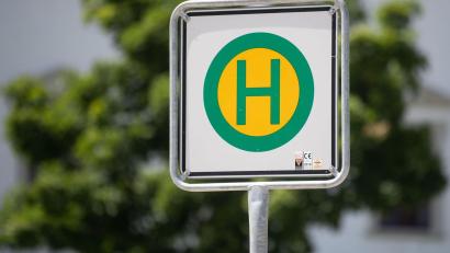 Symbolbild: Marijan Murat
Bauarbeiten am Bahnübergang in Eschenbach führen zu Einschränkungen im Linienverkehr der Linie 446.