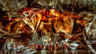 Bild: Enrico Nawrath/Bayreuther Festspiele/dpa
Die Sänger verschwinden hinter den KI-generierten Projektionen.