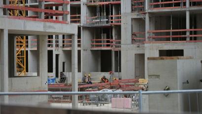 Bild: Malin Wunderlich/dpa
Im neuen Münchner Stadtteil Freiham entstehen derzeit noch neue Häuser, doch werden sowohl in der Landeshauptstadt als auch im übrigen Bayern weiter zu wenige Wohnungen gebaut. (Archivbild)