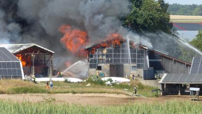 Bild: lgc
Brand in Unterbibrach bei Vorbach. Mehrere Feuerwehren, teils auch aus Oberfranken, sind im Einsatz.