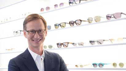 Bild: Marcus Brandt/dpa
Marc Fielmann leitet seit November 2019 allein die Augenoptiker-Kette Fielmann. (Produktion)