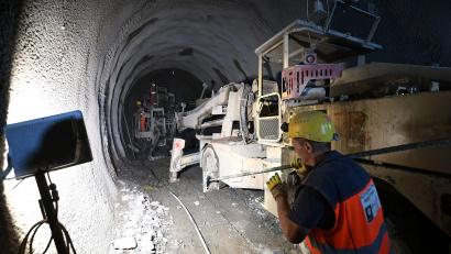 Bild: Angelika Warmuth/dpa
Vor einer Sprengung: Arbeiten für den Brennerbasistunnel (BBT). (Archivbild)