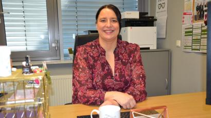 Bild: Anne Wiesnet
Nicole Gleißner wird die neue Schulleiterin der Markus-Gottwalt-Schule in Eschenbach. Immer mit dabei: Ihre Kaffeetasse.