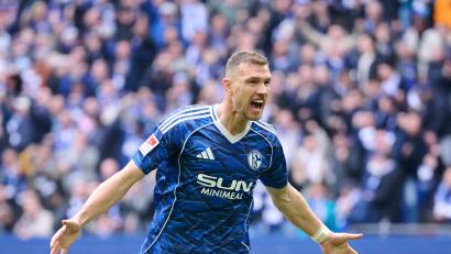 Bild: Bernd Thissen/dpa
Edin Dzeko will auch in der Bundesliga für Schalke jubeln. (Archivbild)