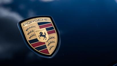 Bild: Christoph Schmidt/dpa
Der Gewinn von Porsche ist im ersten Halbjahr wieder gestiegen. Ein Grund zur Entwarnung ist das aber nicht. (Archvibild)