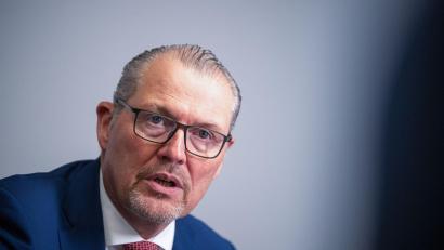 Bild: Sebastian Gollnow/dpa
Arbeitgeberpräsident sieht einen mühsamen Weg zurück zu alter Stärke.