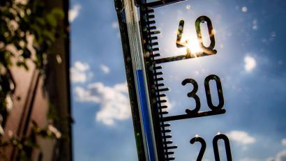 Bild: Frank Rumpenhorst/dpa
Bis auf 39 Grad können die Werte am Donnerstag laut DWD steigen. (Symbolbild)