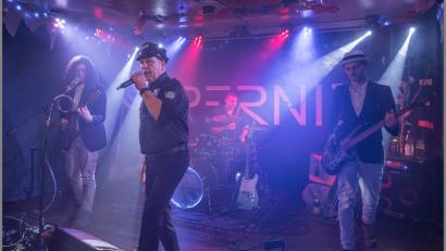 Bild: Reinhold Buchner
Die Band Superniere aus dem Raum Weiden tritt in der Musikkneipe „Gestern“ auf.