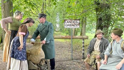 Archivbild: Janka Hannemann-Mathes/exb
Auch Schmugglerszenen nahm sich das Team des Modernen Theaters bei den Gästeführungen vor.