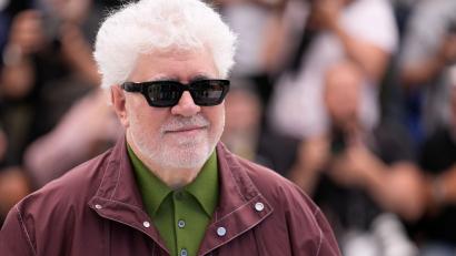 Bild: John Locher/Invision/AP/dpa
Pedro Almodóvar präsentierte „Bitteres Fest“ im Wettbewerb der Filmfestspiele in Cannes, nachdem der Film schon in Spanien gestartet war. (Archivbild)