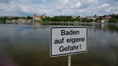 Bild: Sebastian Willnow/dpa-Zentralbild/dpa
Vibrionen sind natürlicherweise in Süß-, Brack- und Salzwasser vorkommende Bakterien. Mit sommerlicher Hitze steigt das Risiko für Vibrionen-Infektionen. (Symbolbild)