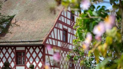 Bild: IKom Stiftland
Das Egerländer Fachwerk ist heute noch in Bad Neualbenreuth und Umgebung ein wahres Kunstwerk. Bei den Stiftlandtagen gibt es dazu spezielle Führungen.