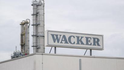 Bild: Robert Michael/dpa
Wacker Chemie hat zu kämpfen, doch in diesem Jahr helfen Sondereffekte. (Archiv)